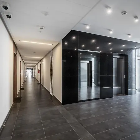 Prymasa Tysiaclecia 83a Center View Free Garage By Perfect 920 شقة