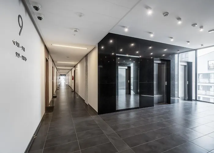 Prymasa Tysiaclecia 83a Center View Free Garage By Perfect 920 شقة